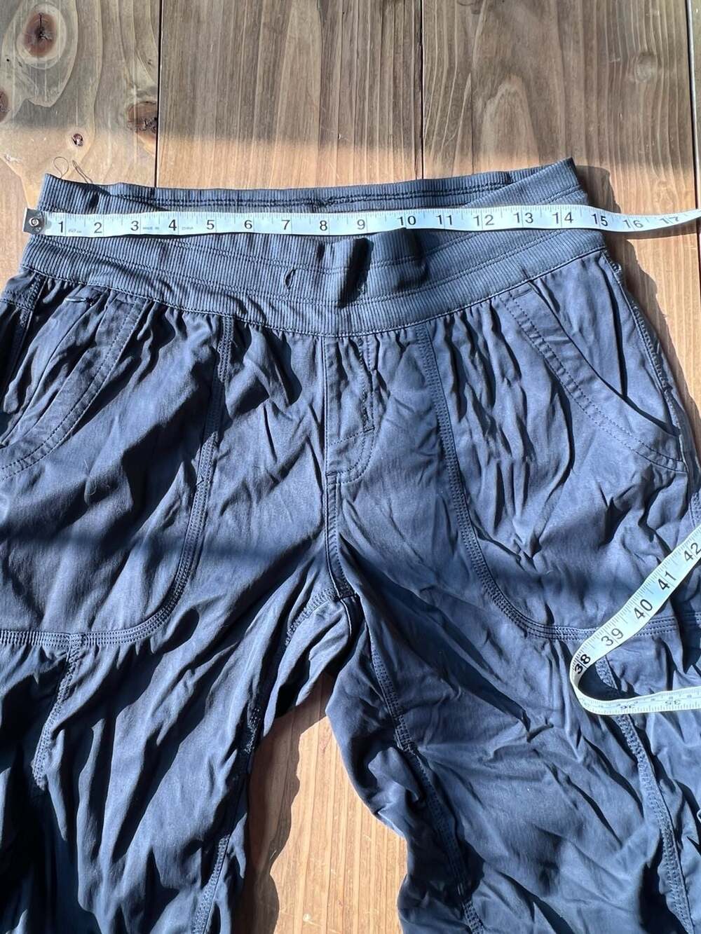 The North Face Women's Aphrodite 2.0 Capri Pants - Picture 6 of 7